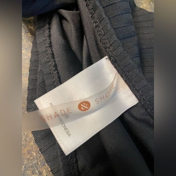 Shade & Shore Ribbed Cut Out One Piece Swimsuit Black M - Picture 5 of 7